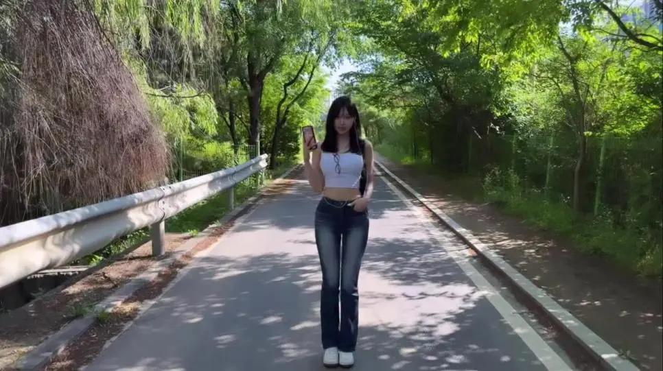리듬 타는 청바지녀 몸매.MP4