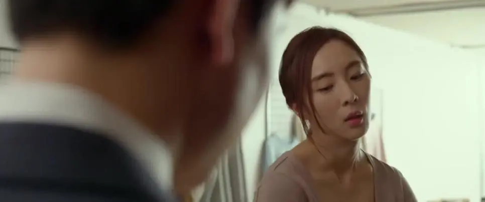  미인계에 넘어가는 대출상담사