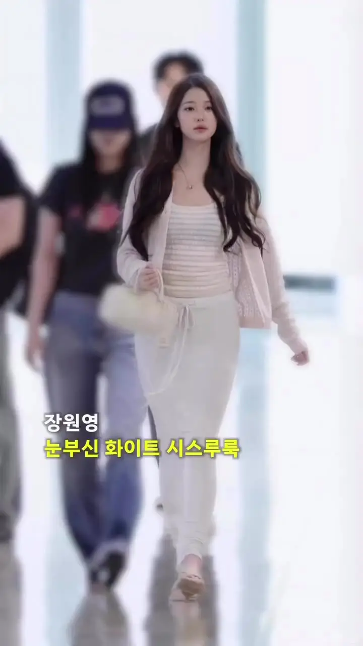 장원영 눈부신 화이트 시스루룩
