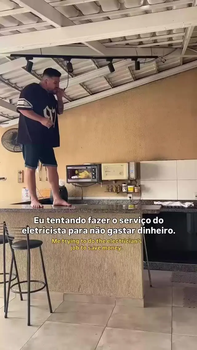 전선을 갈다 차단기를 안 내린 것을 깨달은 남자의....